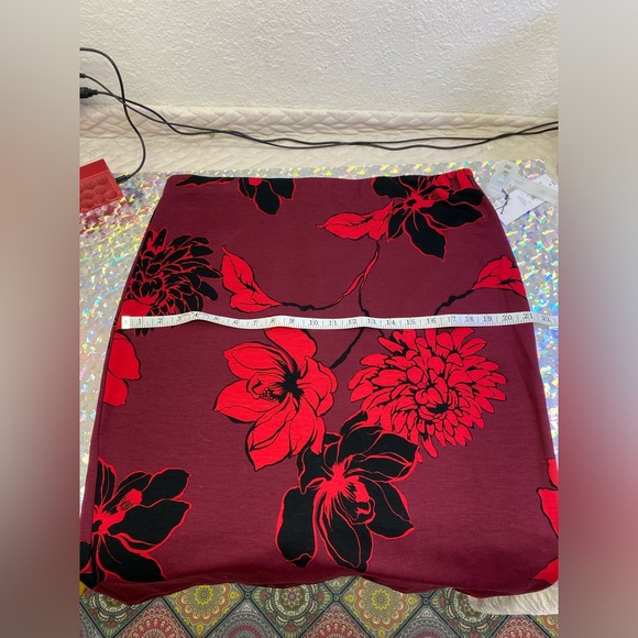NWT Liz Claiborne Fitted Pencil MIDI Skirt Burgundy Floral Rayon Stretchy XL 1X - Picture 5 of 10